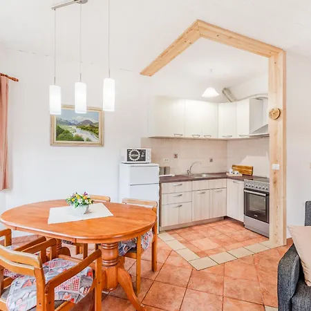 Lägenhet Apartma Bresan *