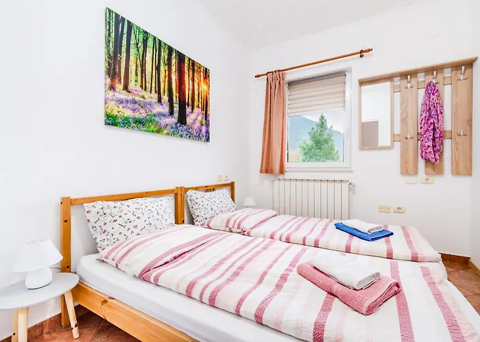 Apartma Bresan דירה *